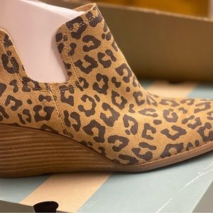 Toms New Women's Doe Leopard Printed Kallie Wedge Booties Women's Shoes